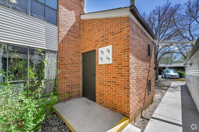 Building Photo - $1,300 - 1 Bed, 1 Bath Condo in Denver wit... Unit #199