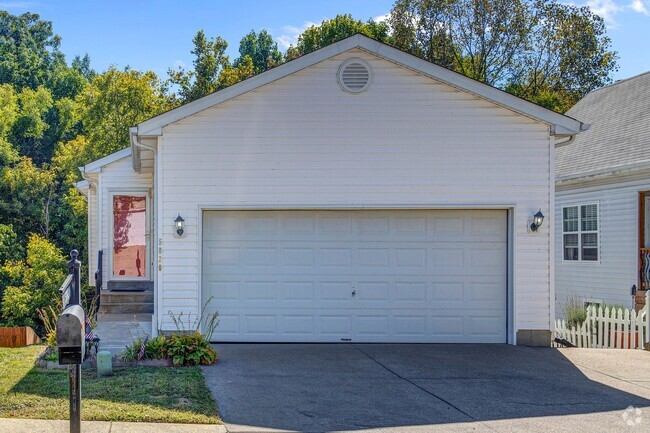 Building Photo - Beautiful 3 bedroom 2 bathroom in Fern Creek Rental