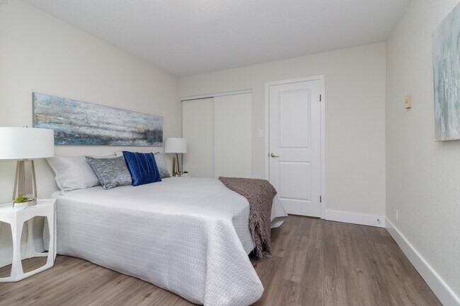 Photo - 984 McKenzie Apartments