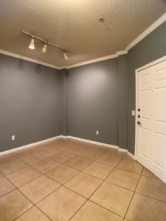 Photo - $600 Deposit* Beautiful 2/2 with pool view...