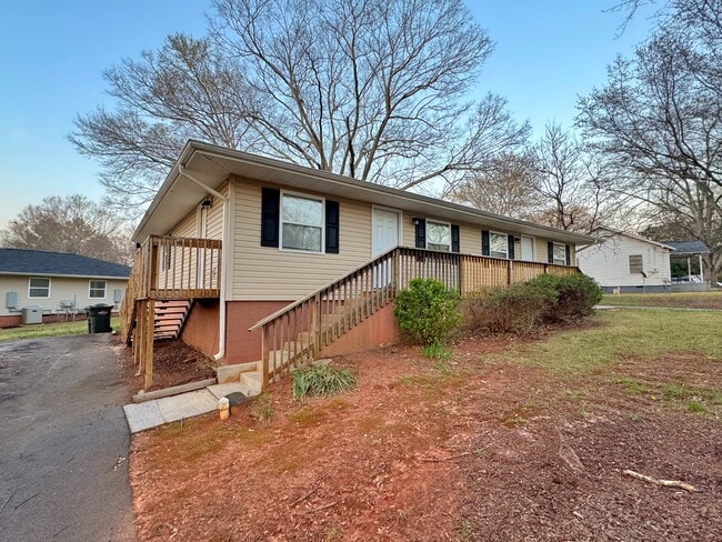 Photo - 306 Jones Ave