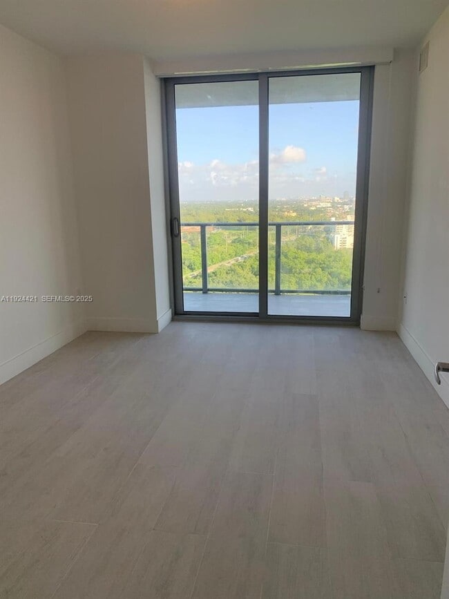 Photo - 16385 Biscayne Blvd Unit 2302