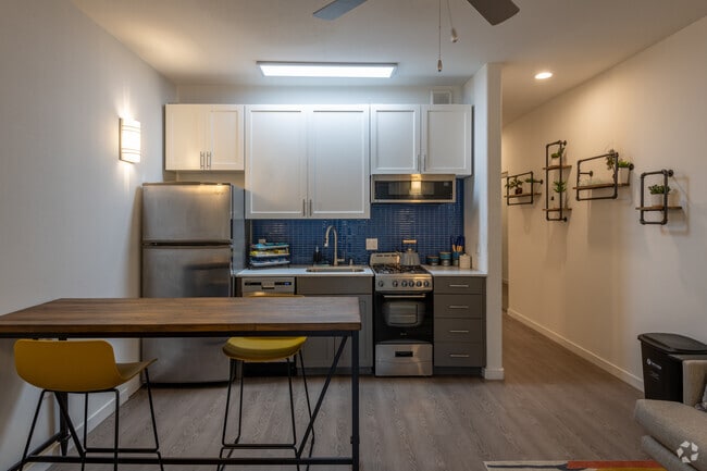 2BR, 1 BA
