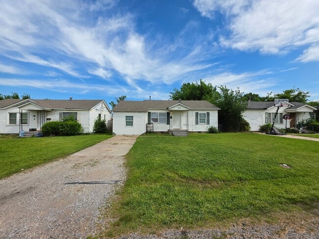 Photo - 3 Bed 1 Bath Home in Shawnee!