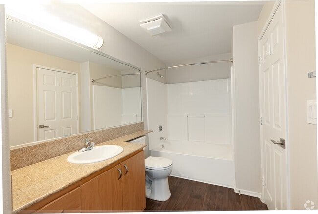 1BR, 1BA - 830SF - Bathroom