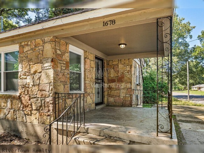 Photo - 1678 Alta Vista Ave