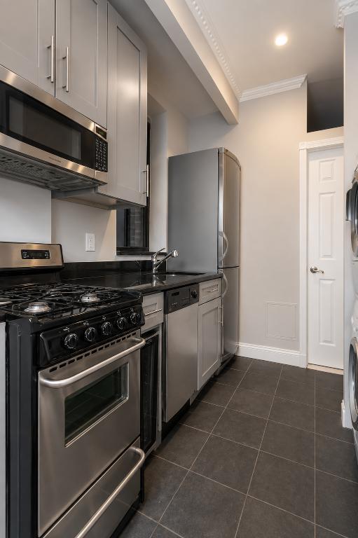 Photo - 722 Tenth Avenue (49th & 50th St), #2C Unidad 2C