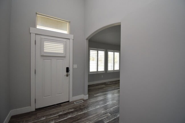 Photo - Spacious and Bright 5 Bed 3.5 Bath in Riverton!!