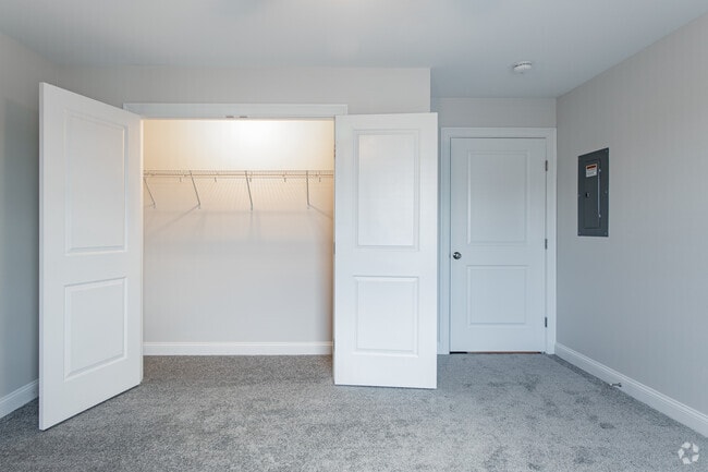 1BR, 1BA, - 738SF