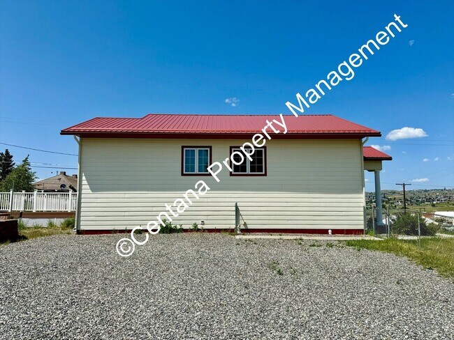 Photo - Beautiful home on the outskirts of town!