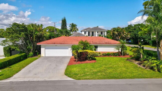 Building Photo - 905 Sunset Rd