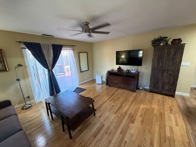 Building Photo - 2069 Horne St Unit ID1364157P