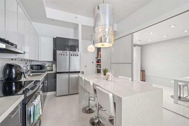 2001 Meridian Ave Unit 525