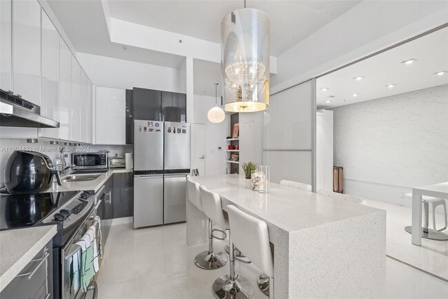 Photo - 2001 Meridian Ave Unit # 525