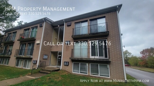 Building Photo - 723 E Waterloo Rd Unit A