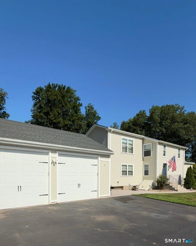 Building Photo - 83 Poplar Dr