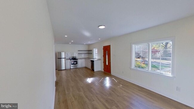 Building Photo - 17 Judas St Rental