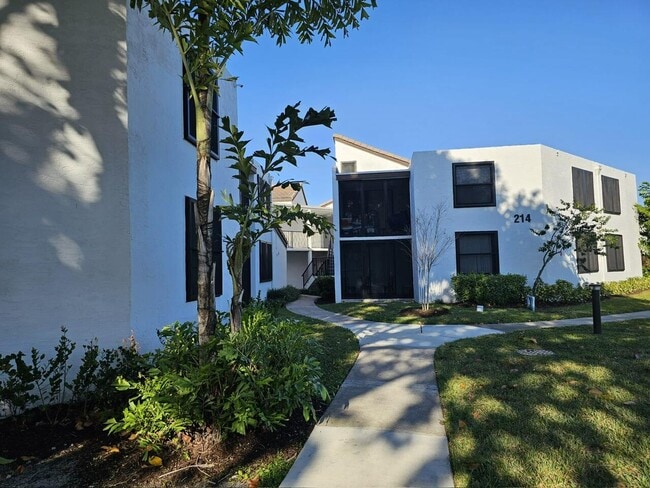 Building Photo - 214 Lake Pointe Dr Unit 111 Rental