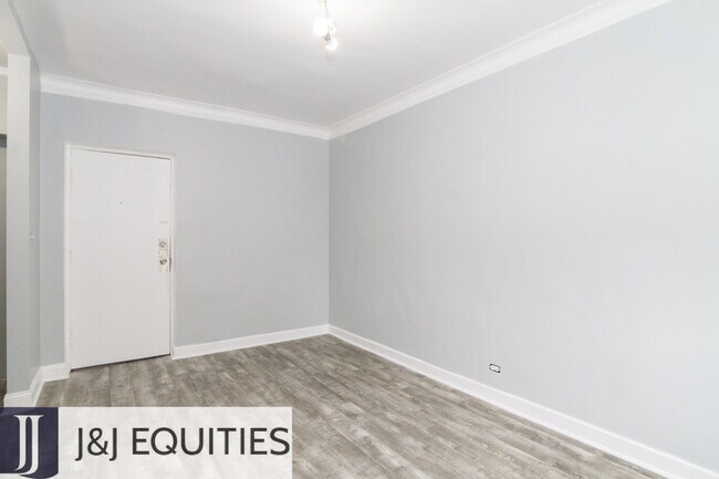 Photo - 4070 Kenmore