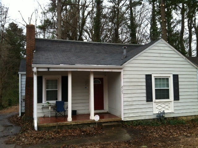 Building Photo - 2723 Memorial Dr SE