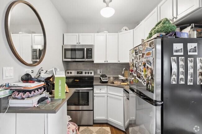 1BR, 1BA - 400SF - Kitchen