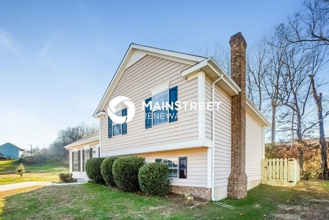 Photo - 4 Bedroom Pet-Friendly Home in Charlotte, NC with Main Street Renewal