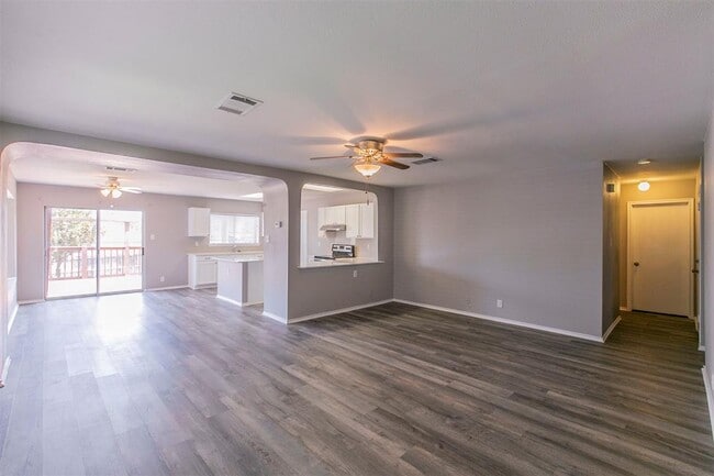 Photo - 2645 Andres Way