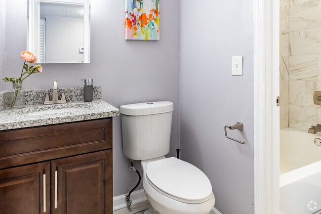 2 BR, 1.5 BA - 910 SF - Garden City Apartments
