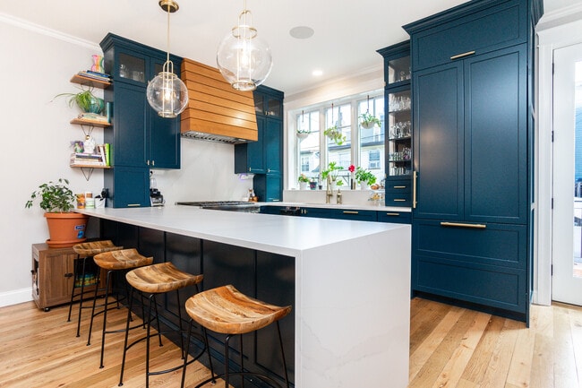 Photo - 452 W 4th St