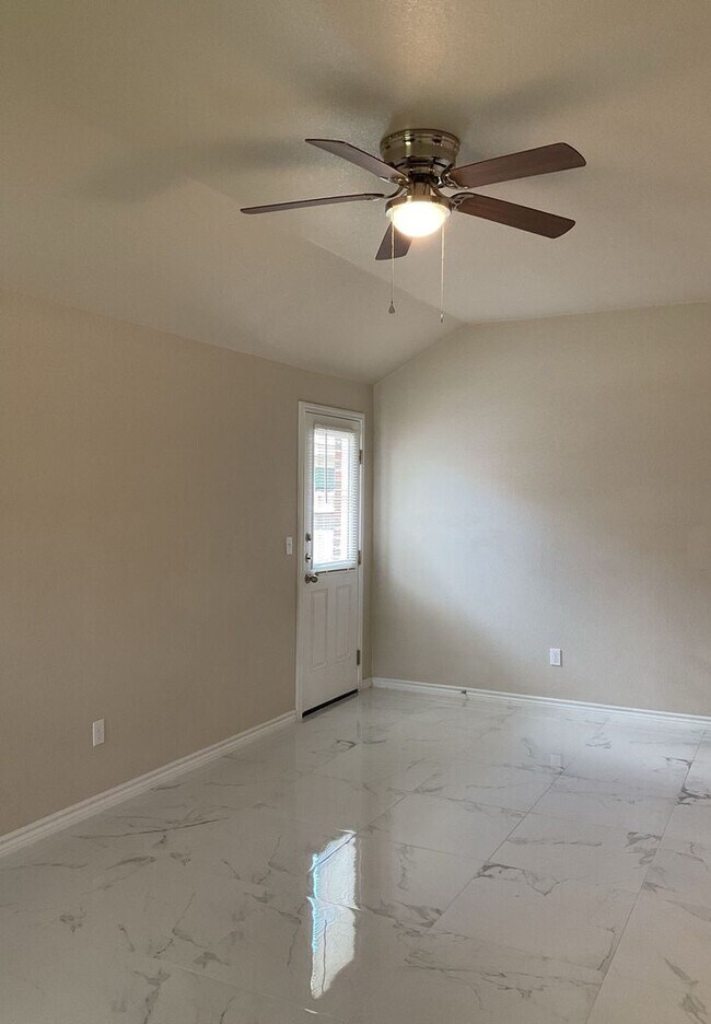 Photo - 616 N College St Unidad 616 N College -  A