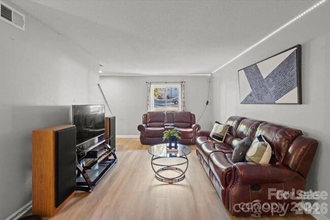 Photo - 2009 Stoney Point Ln Unit 24