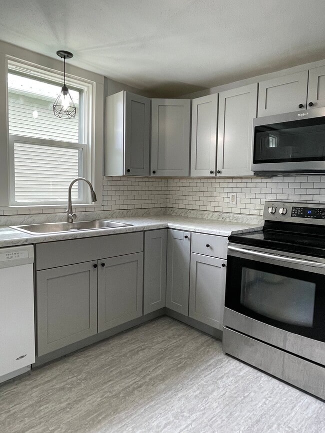 Building Photo - 1024 Pearl St