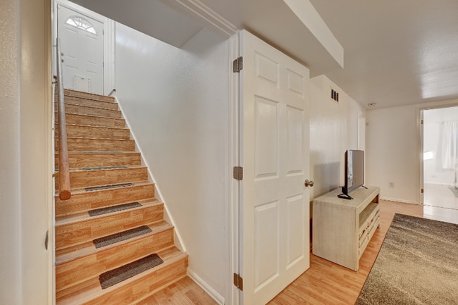 Photo - 471 S Marshall St