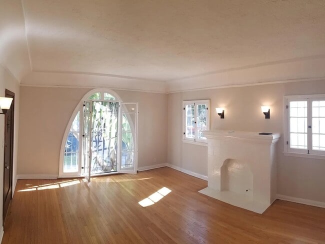 Photo - 341 N Curson Ave Unidad 341