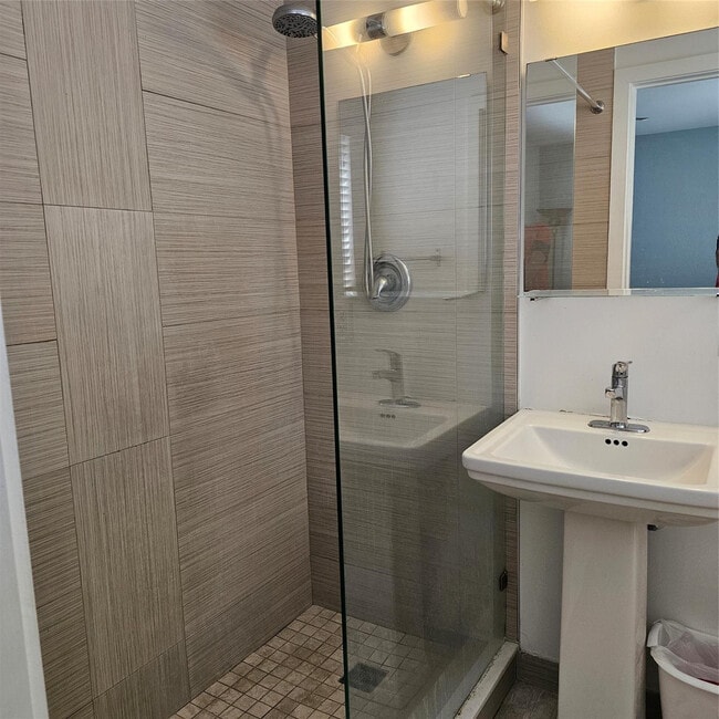 Photo - 1354 Bayview Dr Unidad H