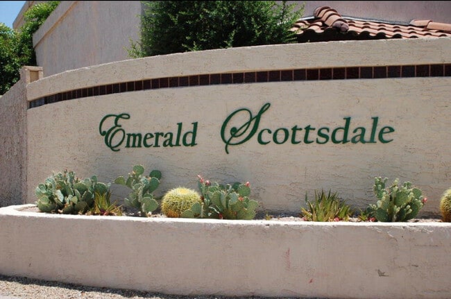 Building Photo - 10929 E Yucca St