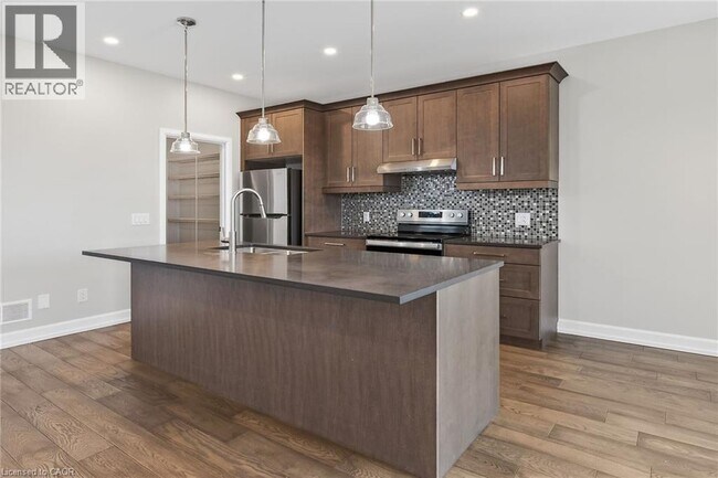 Photo - 3951 Mitchell Cres