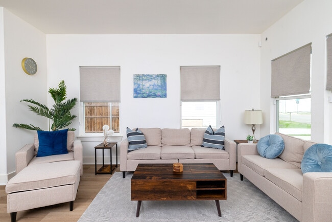 Photo - 916 E Terrell Ave