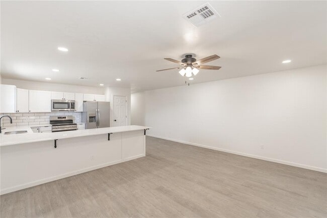 Photo - 787 NE 4th St