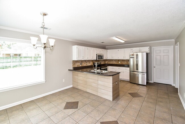 Photo - 401 Timber Way S