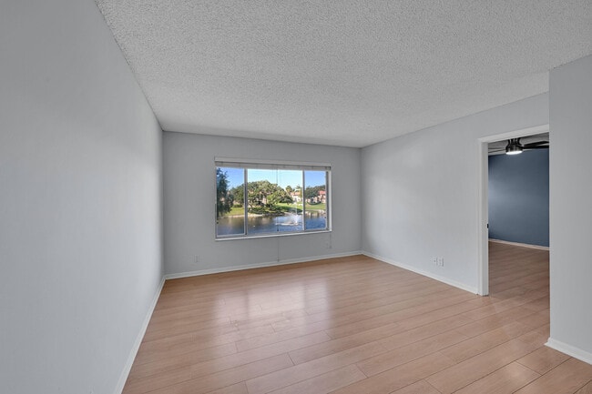 Photo - 906 Twin Lakes Dr Unidad 8-j