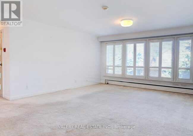 Photo - 47 Ranleigh Ave Unit 301
