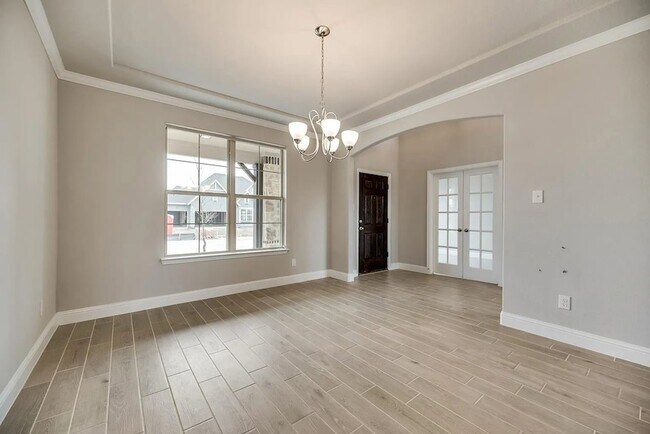 Photo - 412 Winding Creek Ln