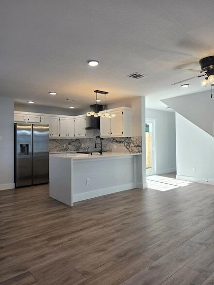 845 Topaz Ln