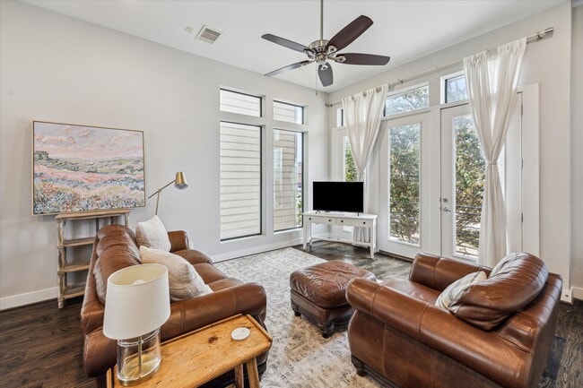 Photo - 2118 Sabine St