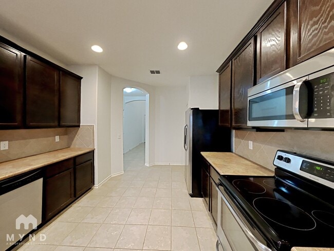 Photo - 440 Stonebrook Dr