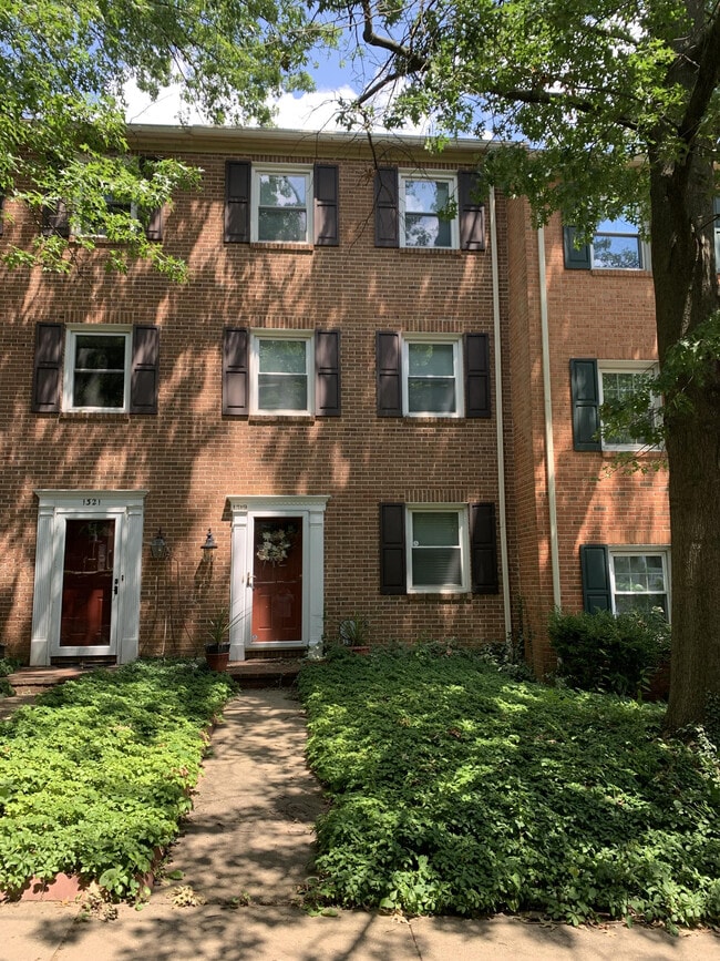Building Photo - 1319 W 10th St