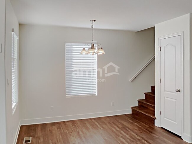 1805 E American Wy