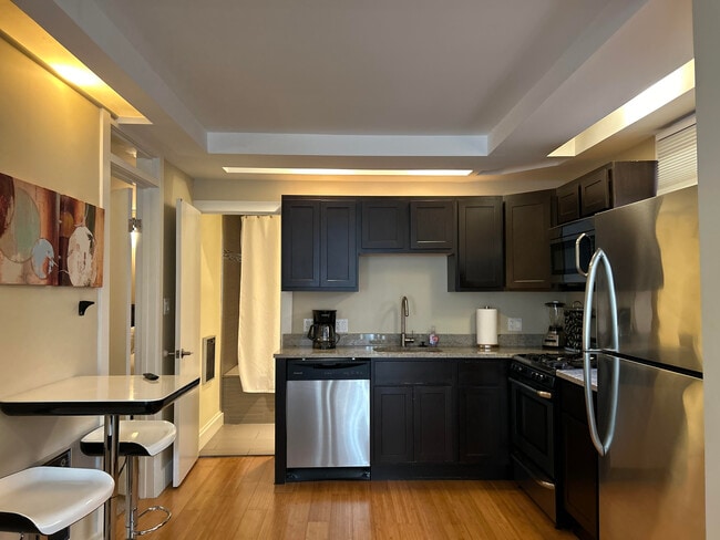 Photo - 830 W Altgeld St