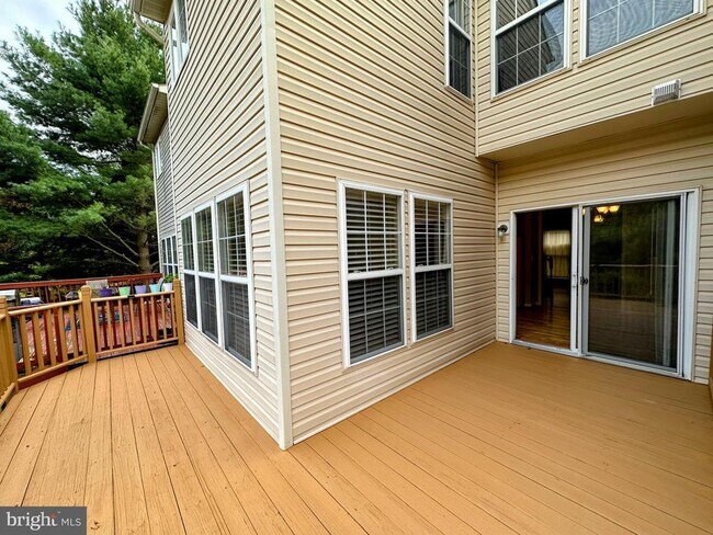 Photo - 6135 Newport Terrace